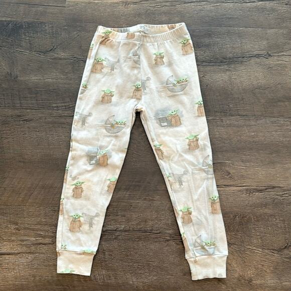 Pottery Barn Kids size 4 Star Wars The Mandalorian Grogu (Baby Yoda) Pajama Set - Picture 7 of 12